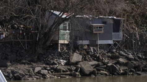 'No rules': Illegal cabins with million-dollar views crop up along Oregon river
